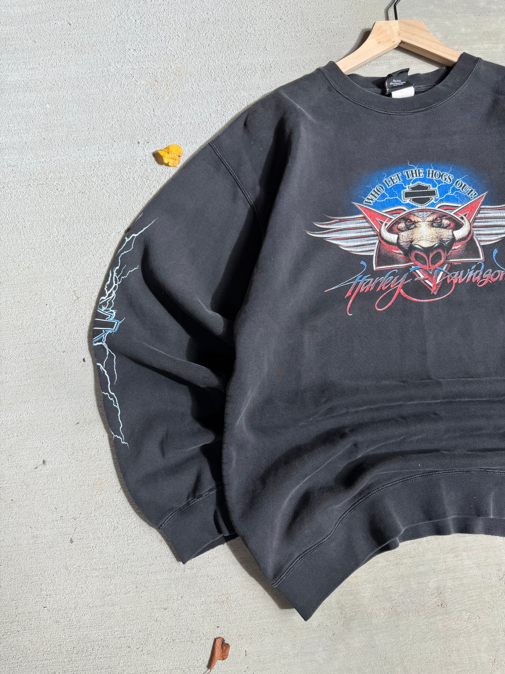 2002 Harley Davidson lighting sleeves sweater - L