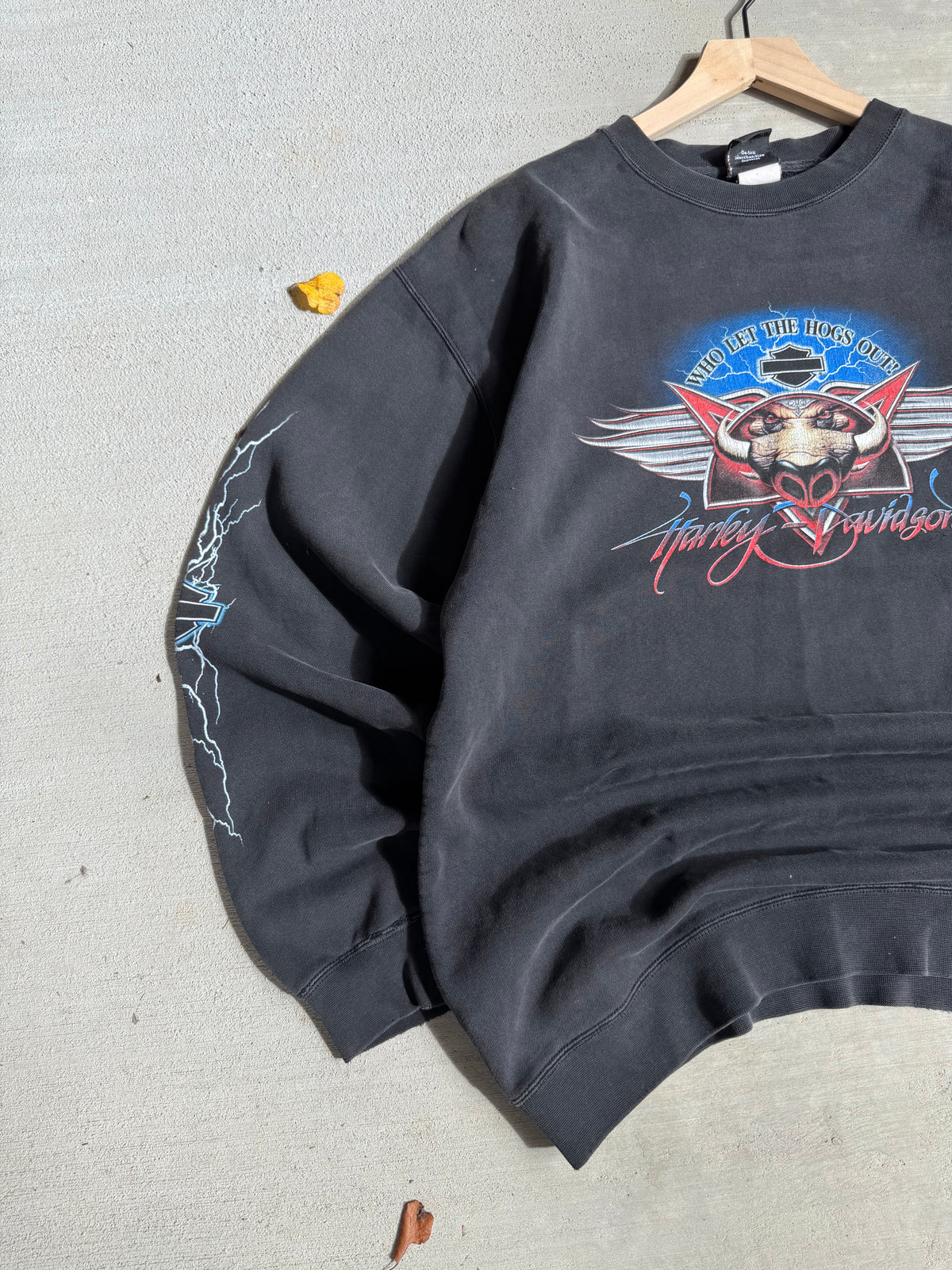 2002 Harley Davidson lighting sleeves sweater - L