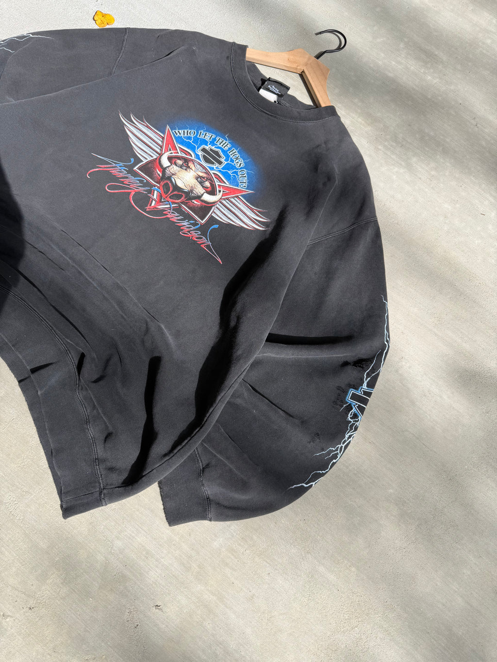2002 Harley Davidson lighting sleeves sweater - L