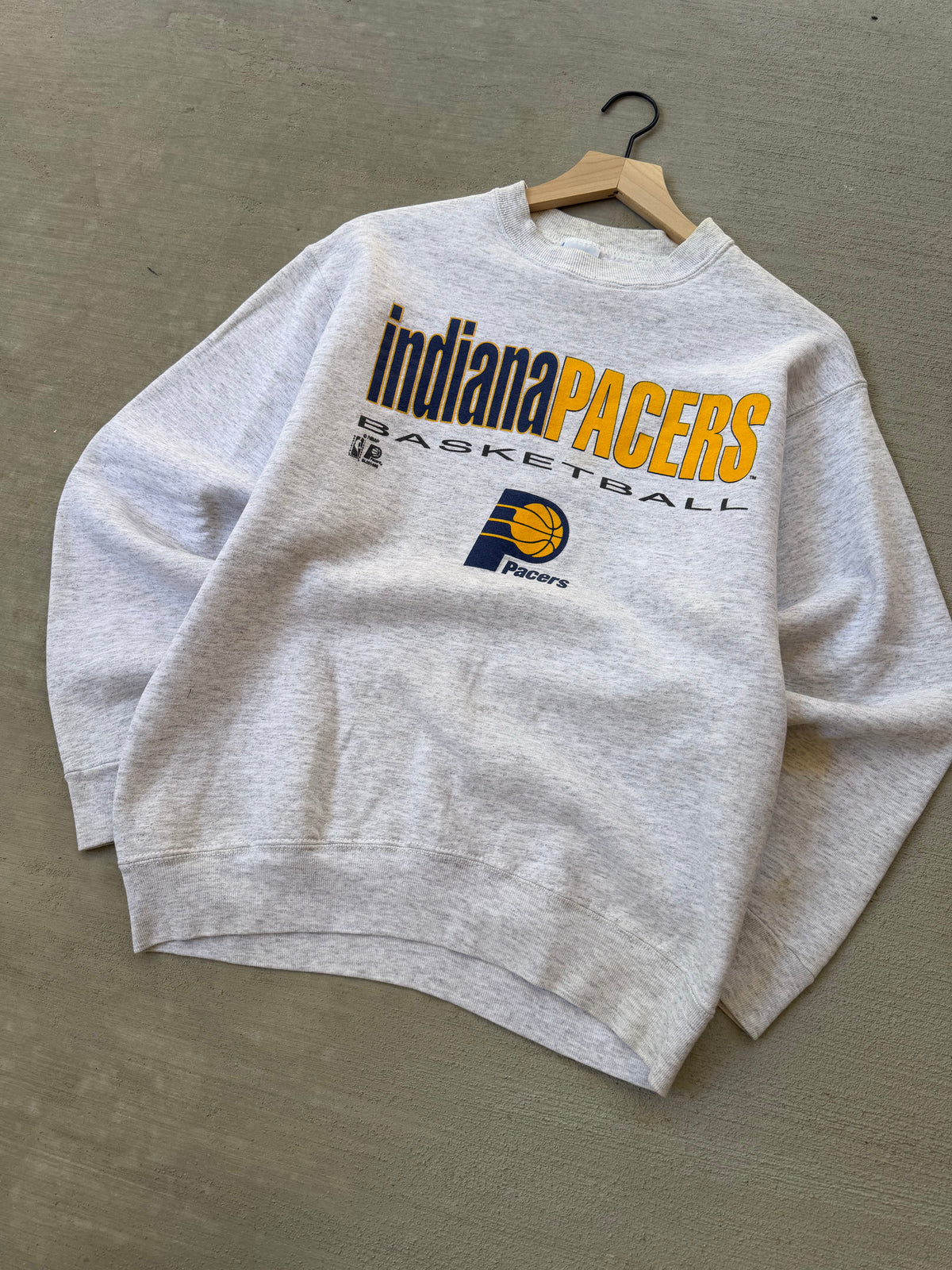 90s Indiana Pacers basketball Crewneck - M