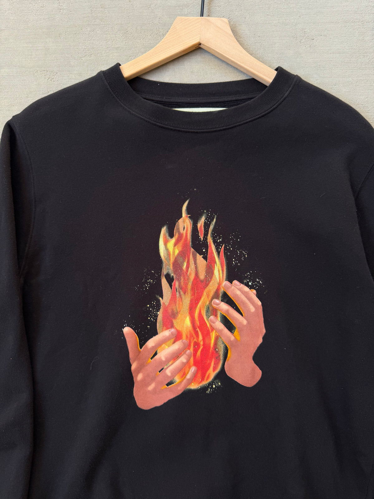 Off-white fire hands crewneck - S