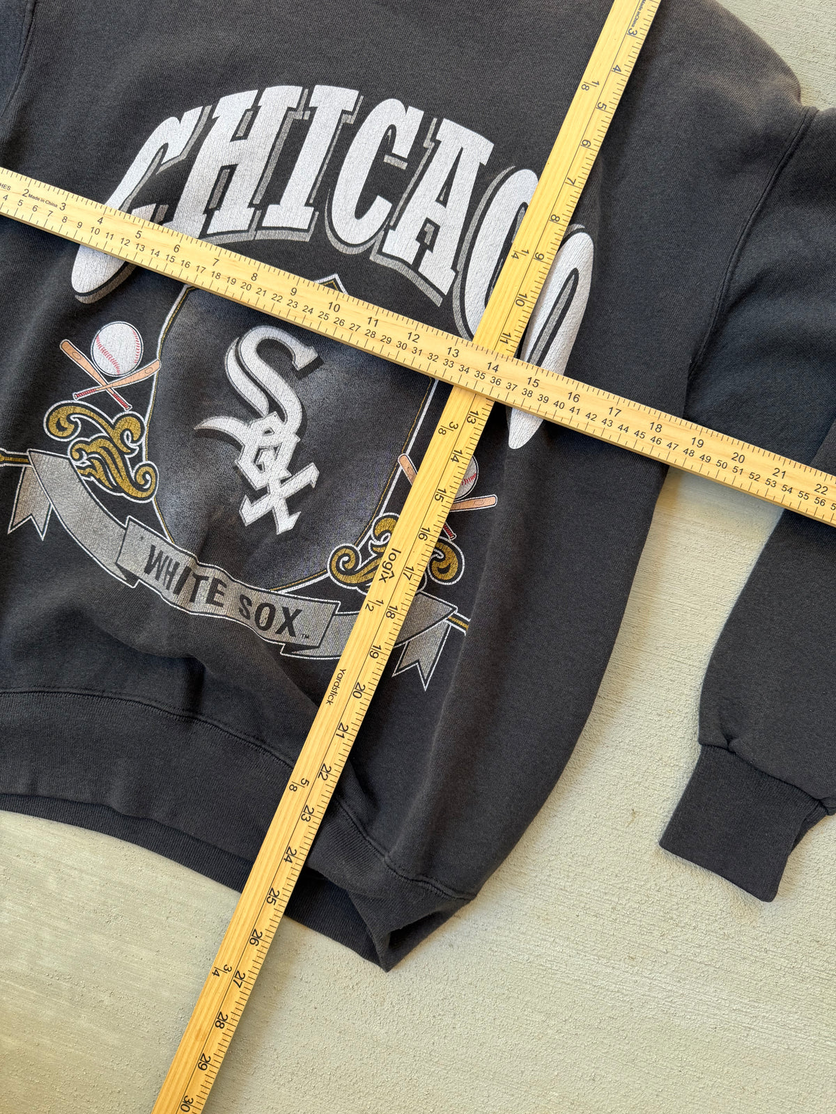 90s Faded Chicago Sox baseball crewneck - M