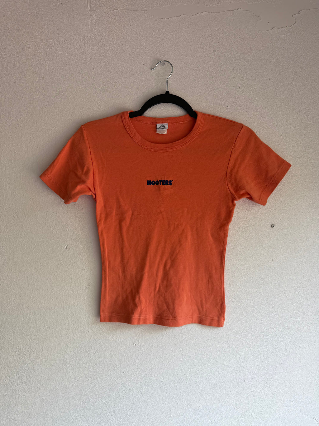 2000s hooter baby tee - M