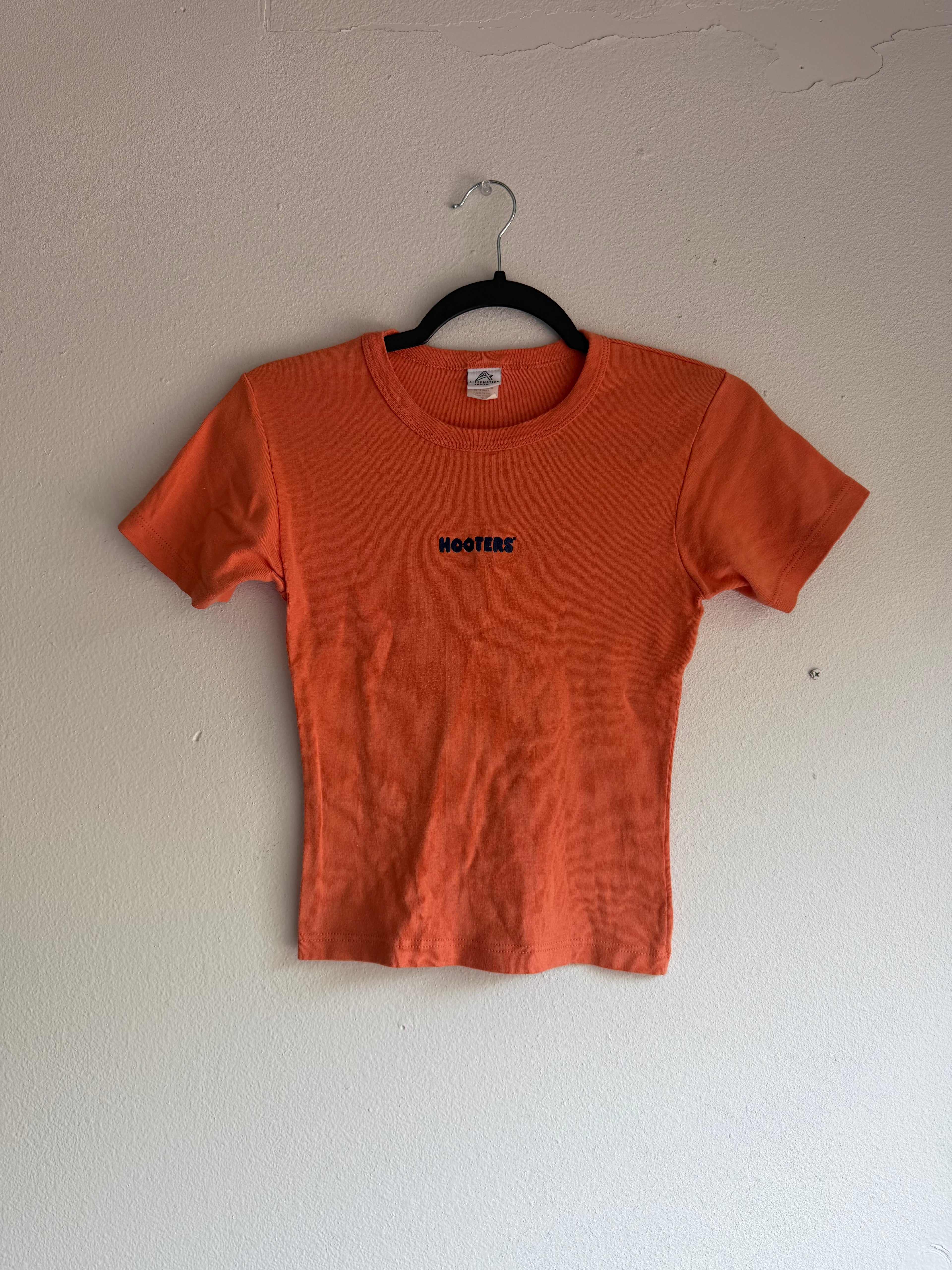 2000s hooter baby tee - M