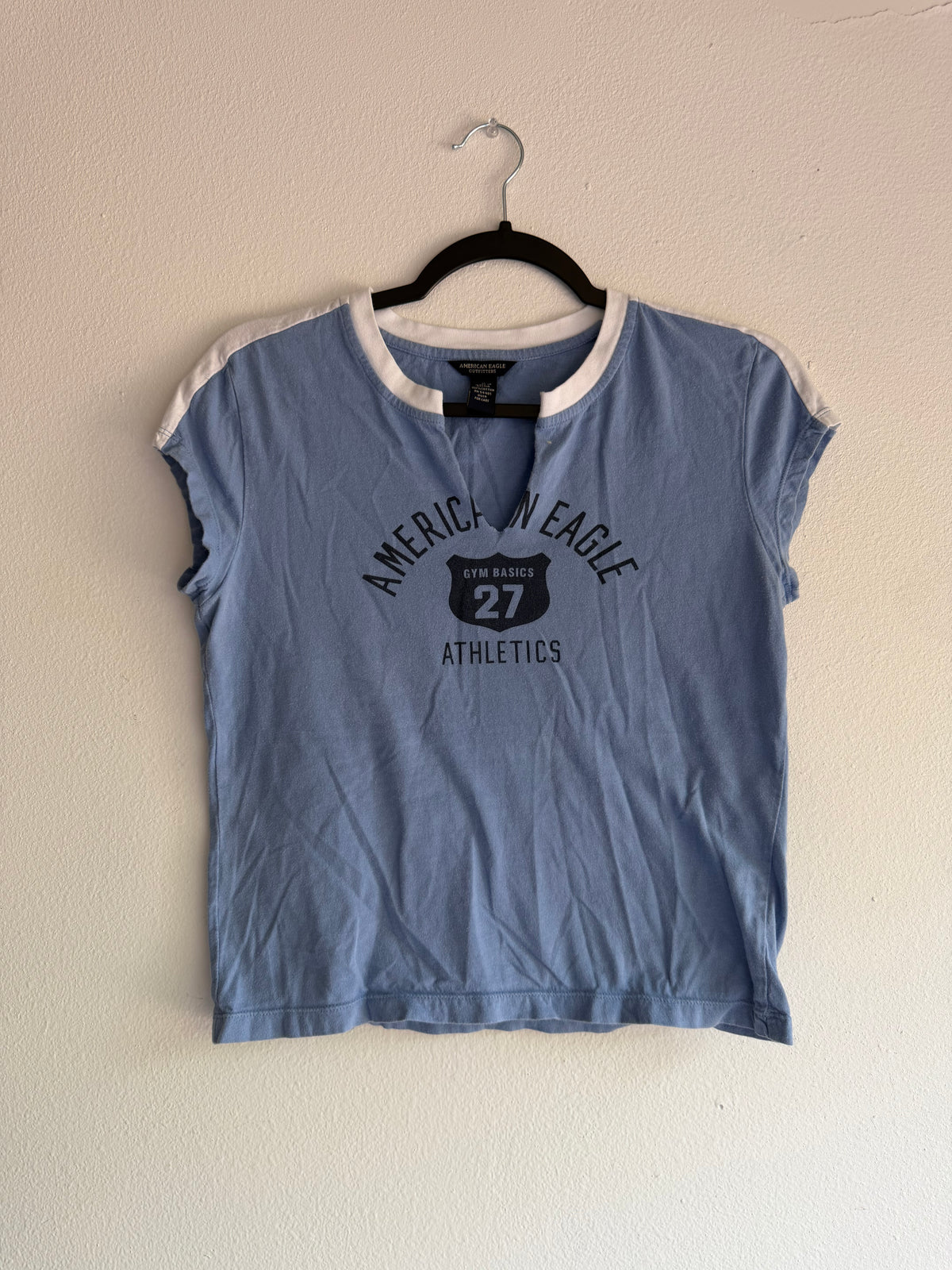 2000s american eagle v neck top - M