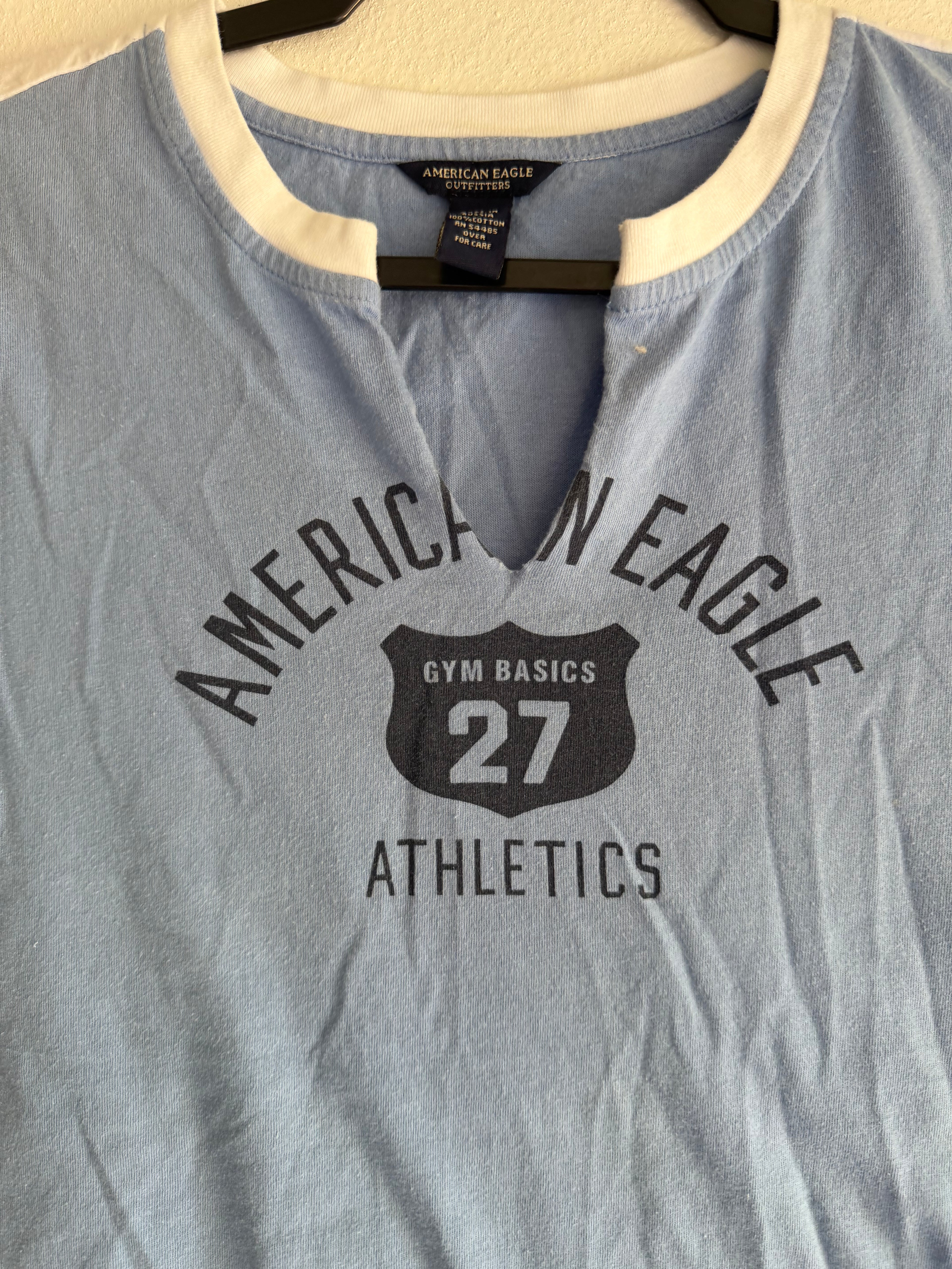 2000s american eagle v neck top - M
